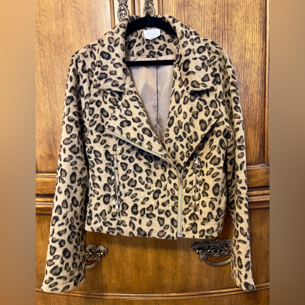 Moto style faux fur leopard print, zippered jacket